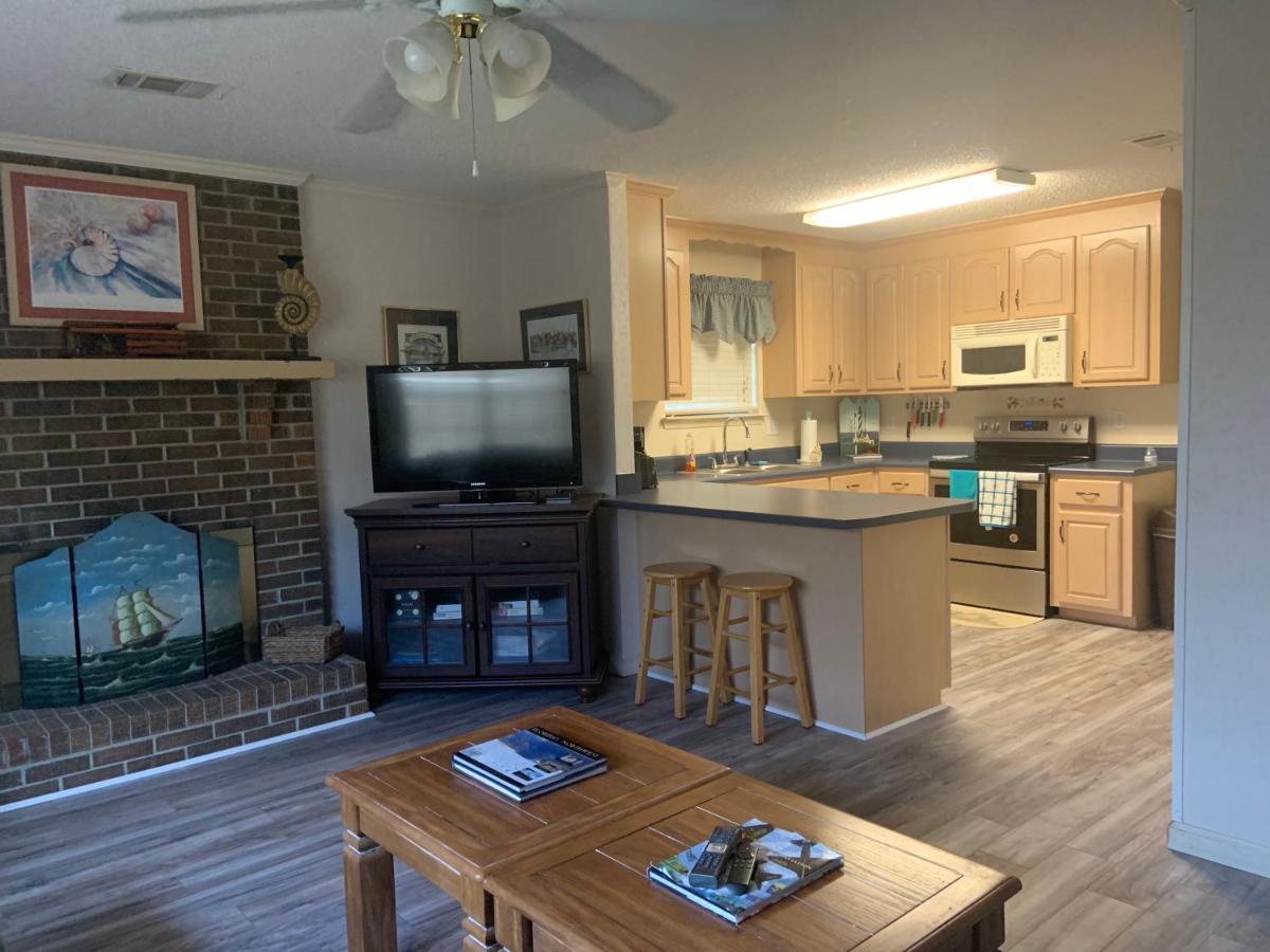 Cozy Comfortable & Convenient Pensacola Exterior photo